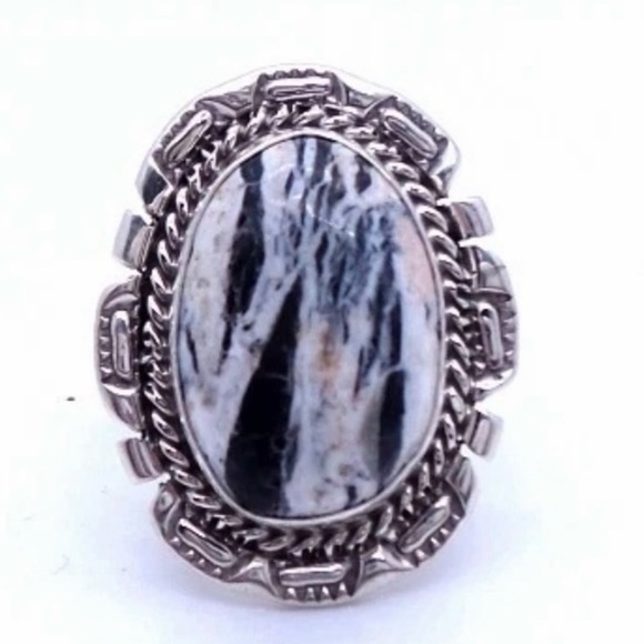 NAVAJO HANDMADE .925 STERLING SILVER WHITE BUFFALO RING - SIGNED & STAMPED. - Picture 1 of 5